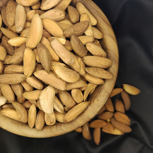 Almonds . Organic . Natural